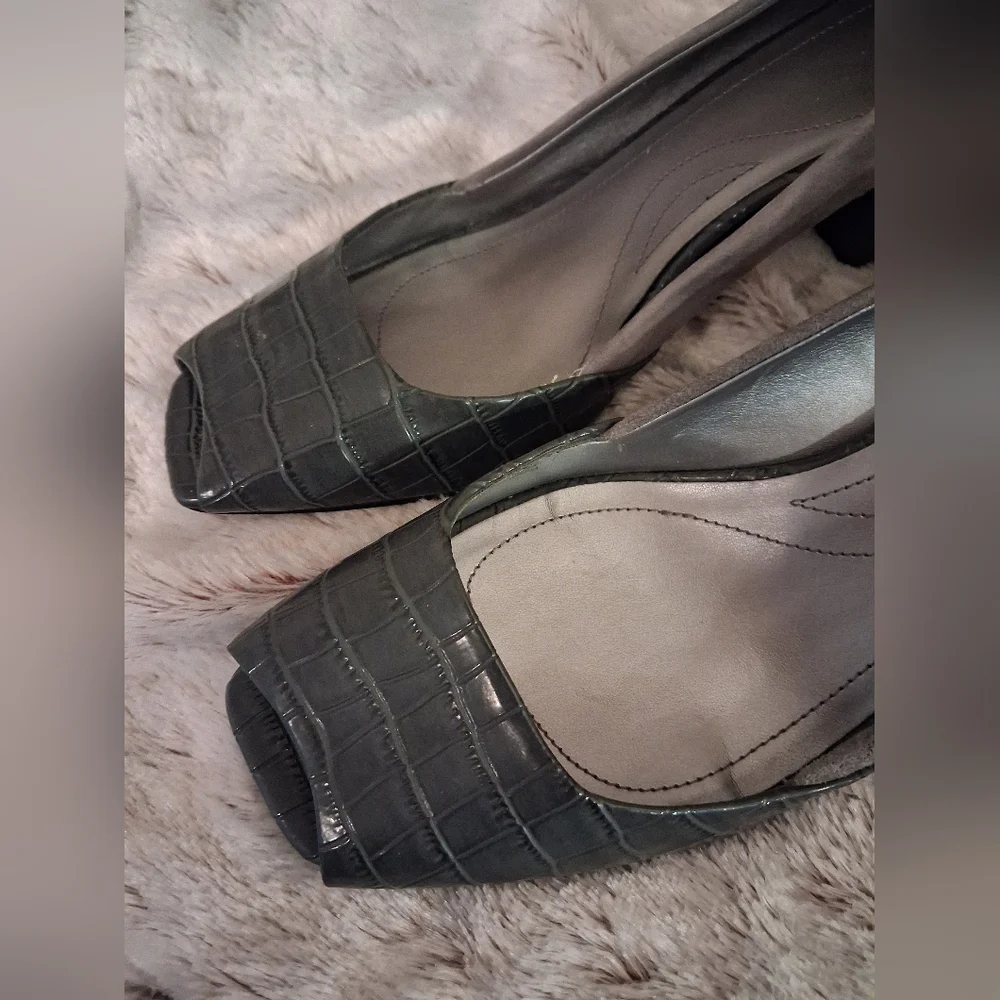 Tahari Gray Suede Peep Toe Shoes